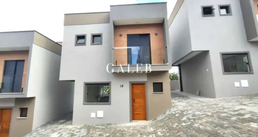 Casa em Condomínio à Venda em Atibaia-SP, Bairro Jardim Santo Antônio: 2 Quartos, 2 Suítes, lavabo, 1 Sala, 2 Banheiros, 2 Vagas, 78m².
