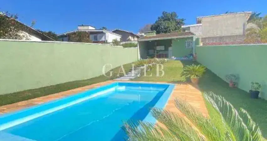 CASA TÉRREA COM PISCINA, 4 QUARTOS, 2 SUÍTES, 520 M2 DE TERRENO, EXCELENTE LOCALIZAÇÃO