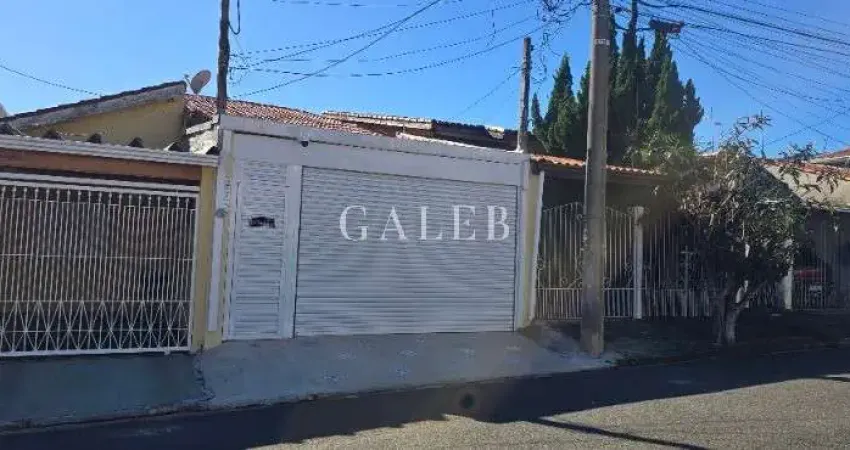 Casa à venda em Atibaia-SP no Jardim Alvinópolis: 2 quartos, 2 suítes, 3 banheiros, 2 vagas de garagem e 80,35m².