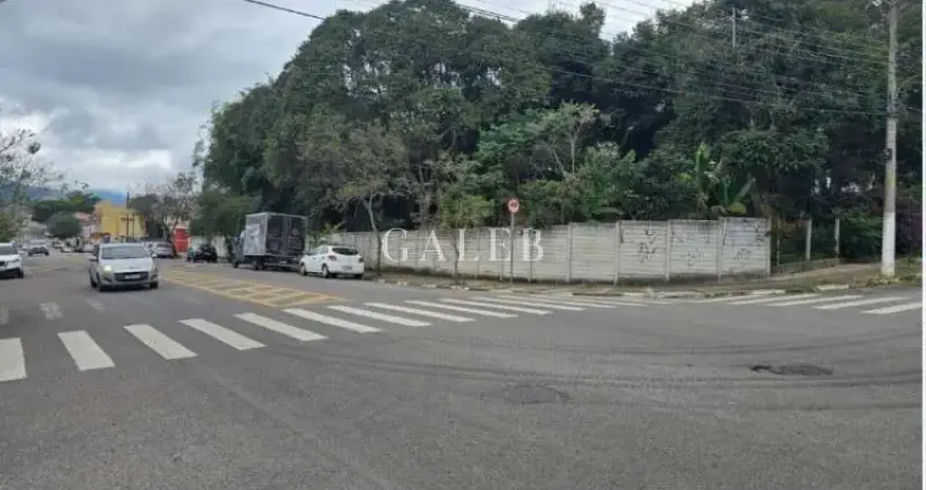 Terreno Comercial de esquina à Venda em Alvinópolis, Atibaia-SP  340 m² de Área - Oportunidade Imperdível!
