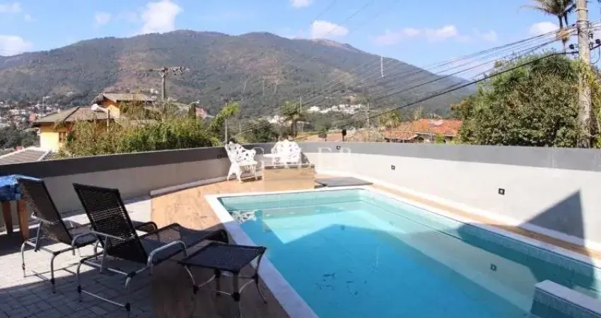 Impecável residência para venda em Atibaia-SP, Vila Petrópolis: 3 quartos, 3 suítes, 1 sala, 4 banheiros, 4 vagas de garagem, 410m².