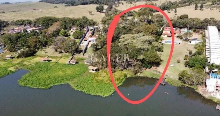 Imperdível Casa à Venda em Atibaia-SP, Bairro da Usina, Represa Pé na Água,  3 Quartos, 1 Suíte, 3 Salas, 4 Banheiros, 4 Vagas de Garagem, 450m²