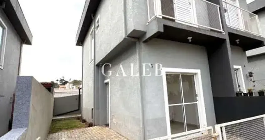 Imperdível: Casa à venda em Atibaia-SP, Centro! 2 quartos, 2 salas, 2 banheiros, 2 vagas de garagem.