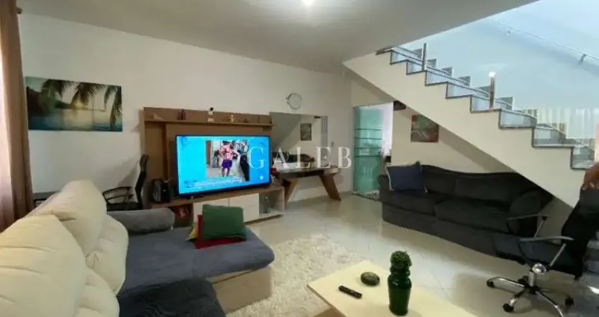 Sobrado com 3 suítes, 4 vagas de garagem, piscina, bairro planejado