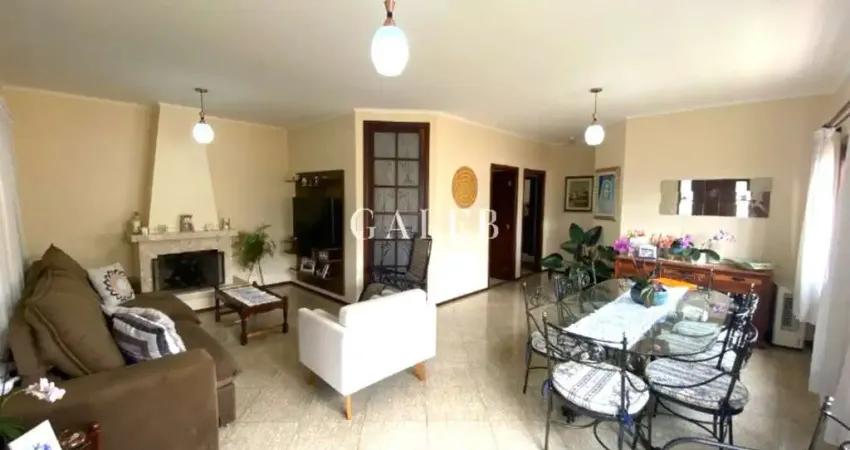 Excelente casa térrea no jd do lago: 03 amplos quartos, 03 salas e uma deliciosa área gourmet,