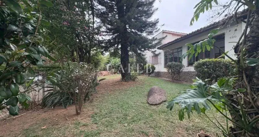 Espetacular casa à venda em atibaia-sp, vila santista: 5 quartos, 2 suítes, 2 salas, 5 banheiros, 6 vagas e 370m².