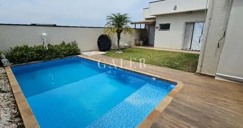 Venda mobiliada- casa térrea, 3 quartos (1 suíte), piscina, em condomínio