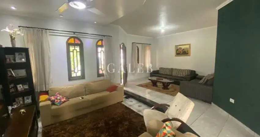 Imperdível!! casa térrea no jardim dos pinheiros: 03 quartos, 01 suíte, 3 salas, amplo quintal, 5 vagas de garagem