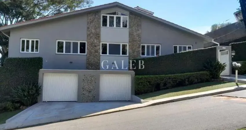 Casa de alto padrão dentro de condomínio,  suítes com closet e banheira , 3 vagas