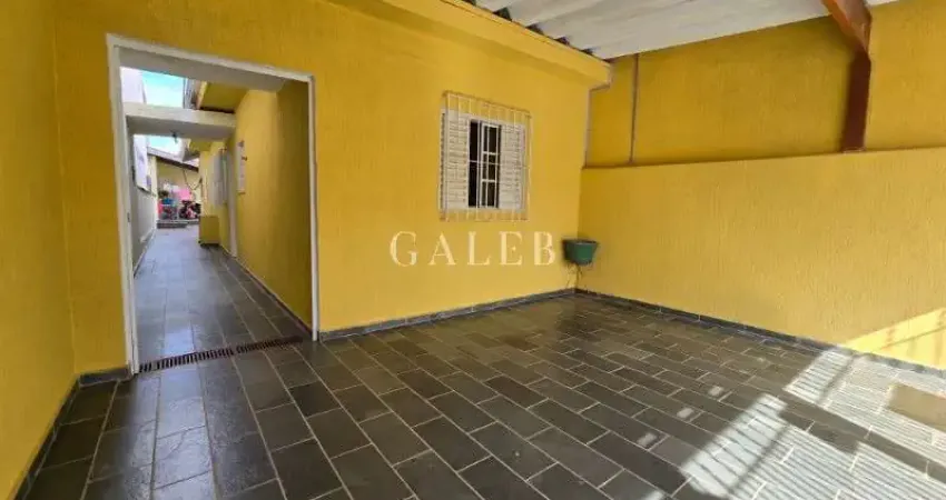 Casa térrea, 2 vagas cobertas, amplo quintal, próximo de comércios, local seguro
