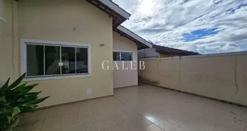 Casa térrea, 3 quartos, 1 suíte, 2 vagas, quintal, bairro planejado