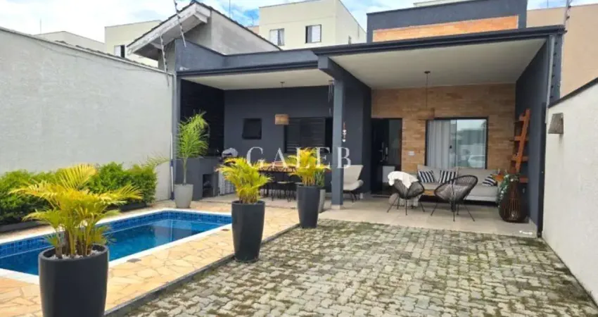 Imperdível: Casa à venda em Atibaia-SP, bairro Nova Cerejeira! 3 quartos, sendo 1 suite, piscina, 2 banheiros, 3 vagas de garagem.