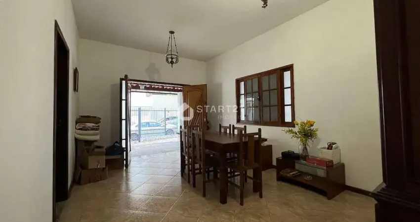 CASA DOS SONHOS COM 4 QUARTOS, 2 VAGAS DE GARAGEM, ÁREA DE CHURRASQUEIRA E PISCINA A VENDA NO BAIRR