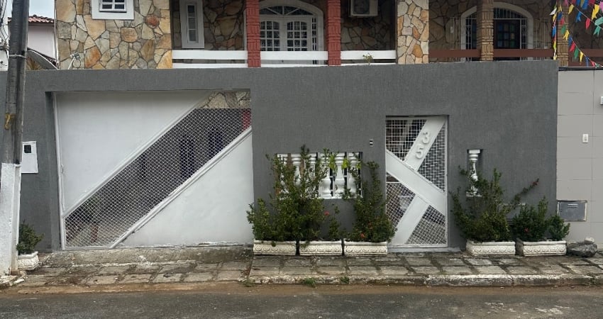 Excelente casa 3/4 (2 suítes) com dependência em condomínio fechado
