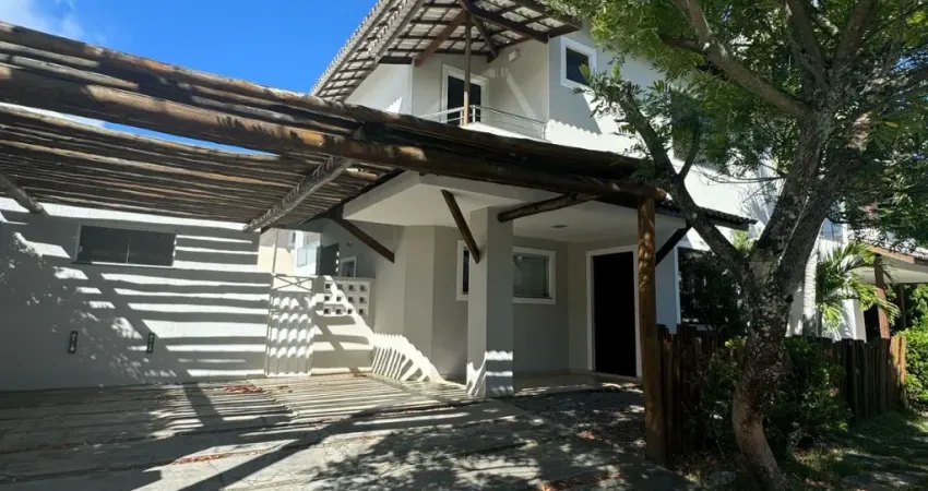 Casa 4/4 (3 suítes ) em condomínio fechado próximo a Unime