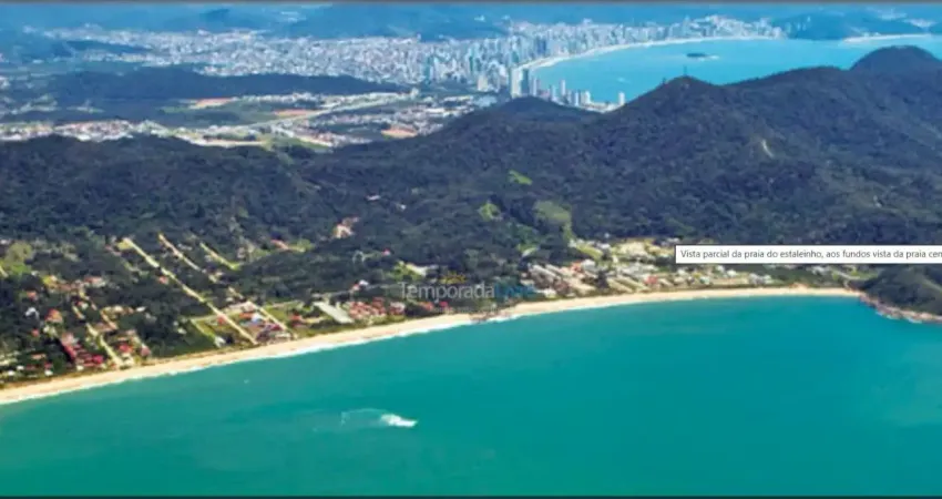 Casa para até 12 pessoas na paradisíaca praia do estaleirinho