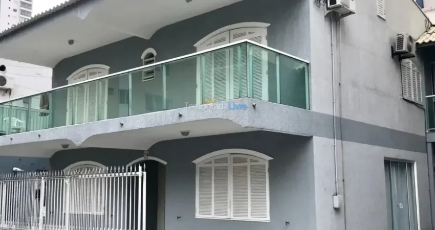Casa com 5 quartos para alugar na Rua 800, Centro, Balneário Camboriú