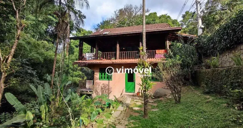 Casa com 4 dormitórios à venda, 237 m² por R$ 650.000,00 - Cascatinha - Nova Friburgo/RJ