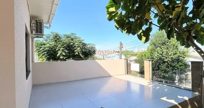 Linda casa a venda no bairro passo dos fortes, com 2 dormitórios