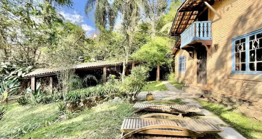 Casa com 3 quartos à venda na Rua do Pedregal, 230, Jardim Branca Flor, Embu das Artes