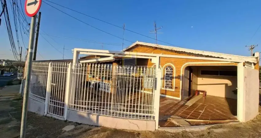 Casa Mobiliada com 3 Dormitórios (1 suíte), Garagem e Quintal, Jardim Garcia, Campinas (SP) - CA1416