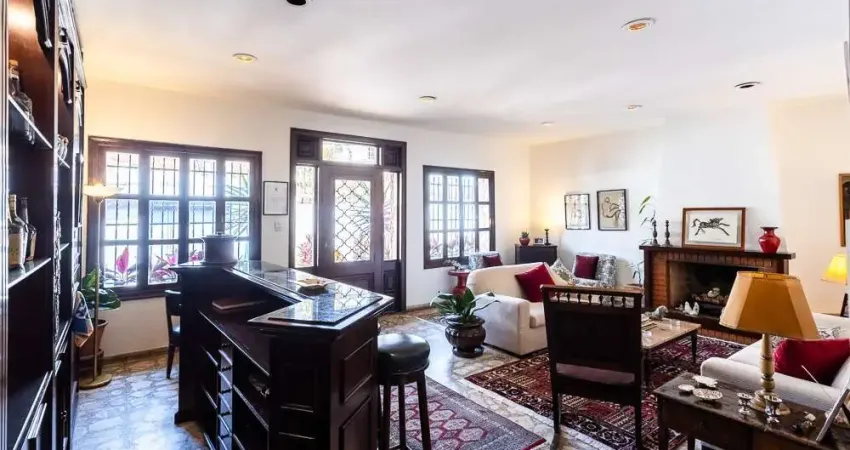 Casa tipo para venda com 3 quartos, sendo 1 suíte, 250m²