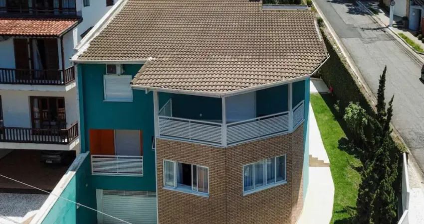 Casa em condomínio para venda com 5 quartos, sendo 4 suítes, 370m²