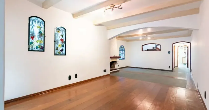 Sobrado para venda com 4 quartos, sendo 3 suítes, 297m²