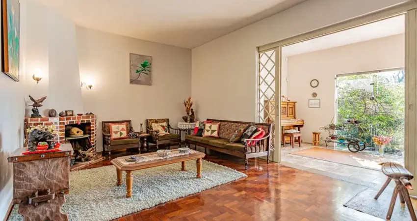 Casa tipo para venda com 4 quartos, sendo 2 suítes, 258m²