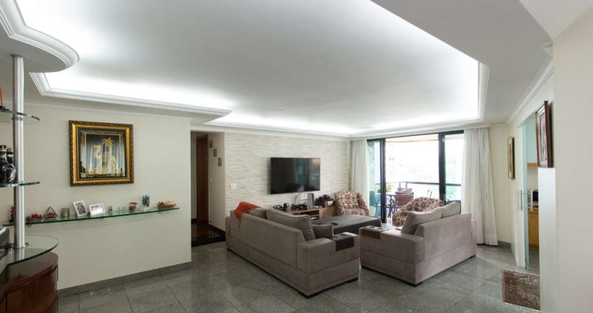 Apartamento tipo para venda com 5 quartos, sendo 4 suítes, 300m²