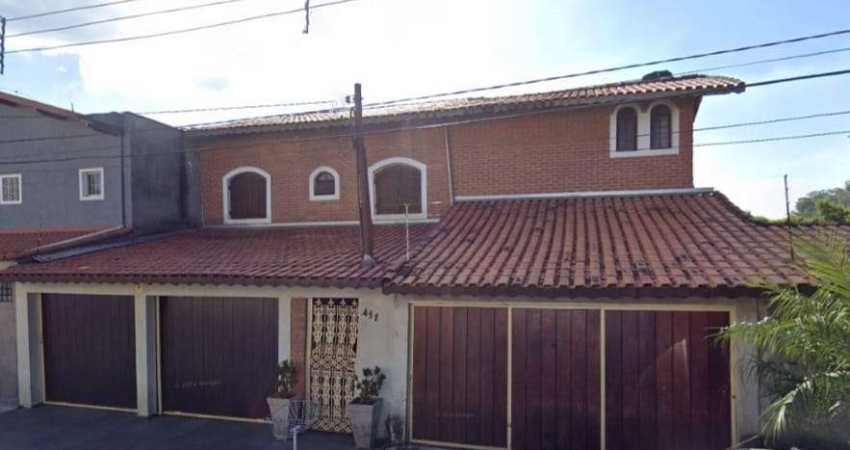 Sobrado para venda com 7 quartos, sendo 3 suítes, 270m²