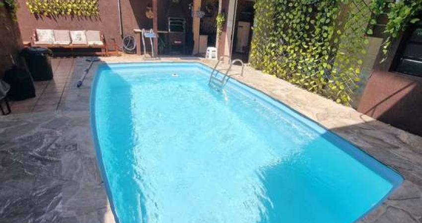 Casa tipo para venda com 2 quartos, sendo 1 suíte, 240m²