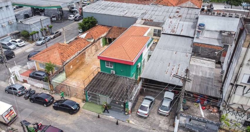 Sobrado para venda com 6 quartos, sendo 5 suítes, 220m²