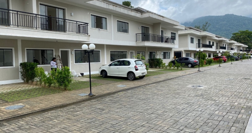 Casa com 4 quartos para alugar na Rua Manhuaçu, 599, Vargem Grande, Rio de Janeiro