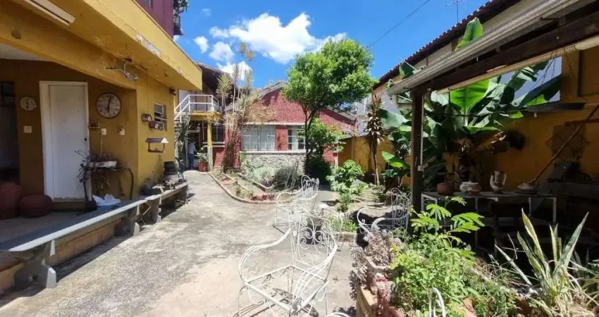 Casa com 3 quartos e barracão em Santa Tereza com habite-se