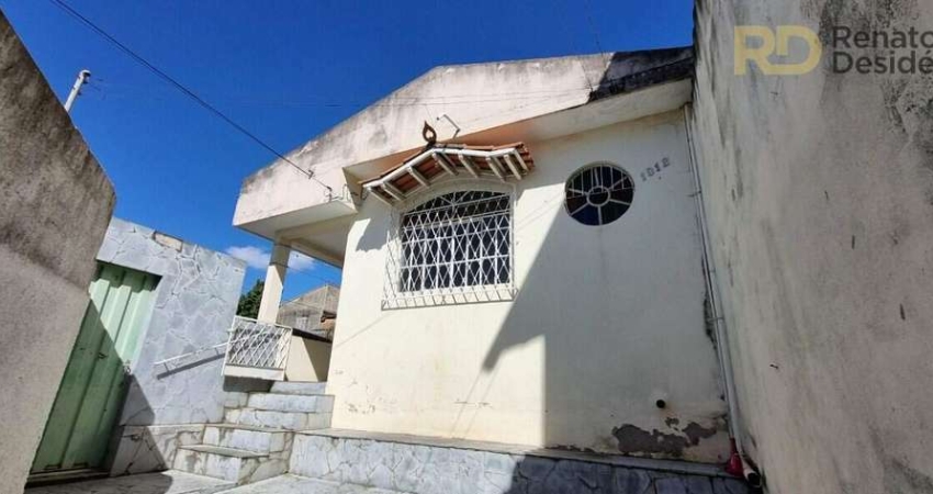 Casa 3 quartos, no Bairro Esplanada com barração nos fundos.