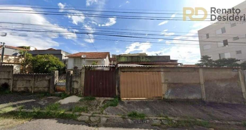 Casa em lote de esquina com 22m de frente no Bairro Esplanada