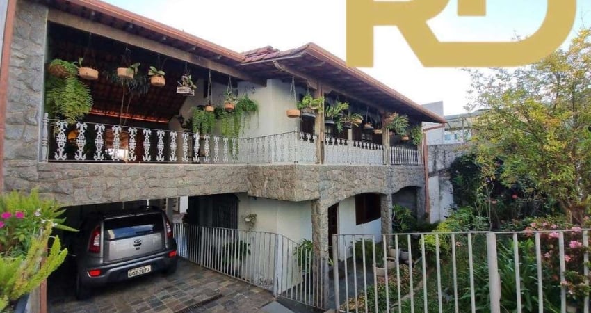 Casa 3 quartos, sendo 1 suíte, com vista para Serra do Curral e vaga para 3 carros no Pompeia