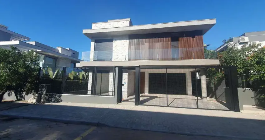 Casa de 3 suítes,  localizada no Campeche - Florianópolis/SC