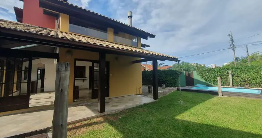 Ampla casa de 3 dormitórios sendo 1 suíte para aluguel no Rio Tavares - Florianopolis SC