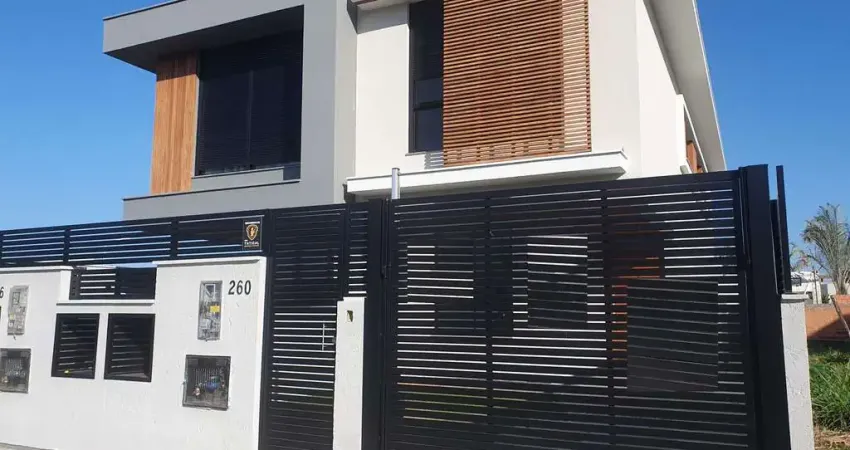 Casa 3 dorm, 1 suíte à venda, a 200m da praia - Campeche - Florianópolis/SC