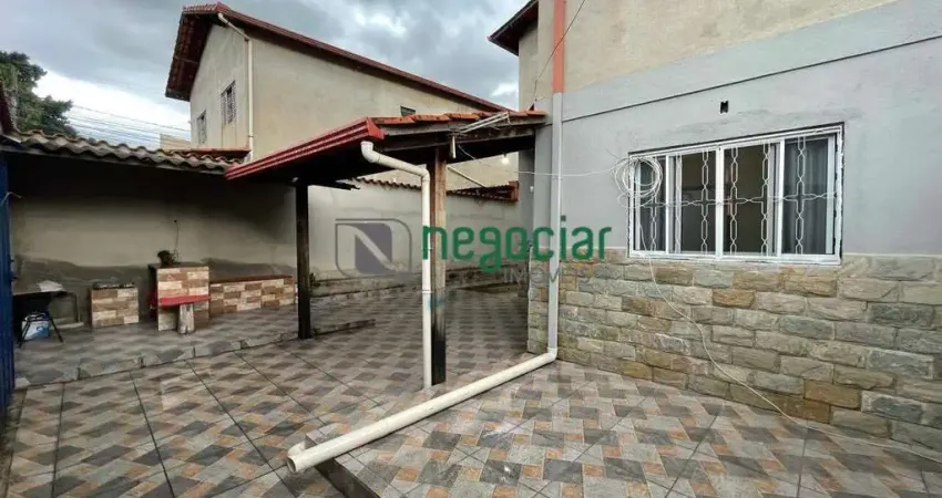 Casa com 2 quartos à venda na Rua Madrid, São João, Betim