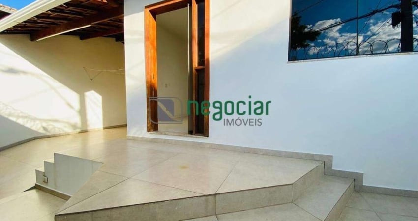 Casa com 3 quartos para alugar na Rua Paraná, Espírito Santo, Betim