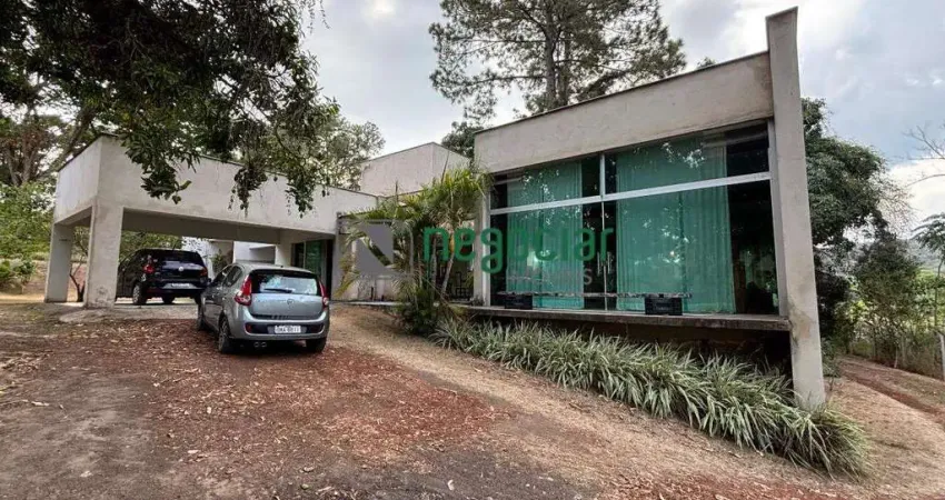 Casa à venda em betim, quintas do godoy: 260 m² de área interna e 4 vagas