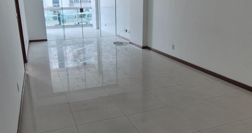 Apartamento com 3 quartos para alugar no Glória, Macaé 