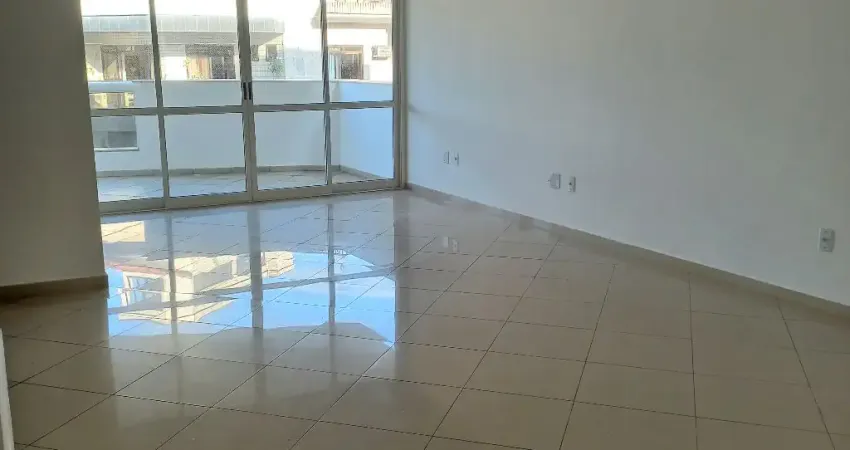 Apartamento com 3 quartos para alugar no Imbetiba, Macaé 