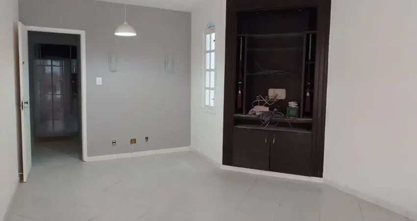 Casa com 3 quartos para alugar no Imbetiba, Macaé 