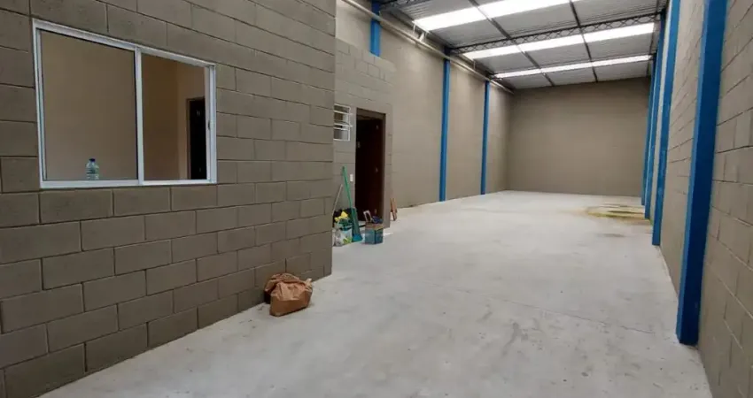 Aluga-se Galpão de 170 mt² no Polvilho pertinho da Av Tenente Marques