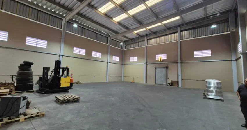 Aluga-se galpao em condomino fechado no bairro da fazendinha em santana de parnaiba