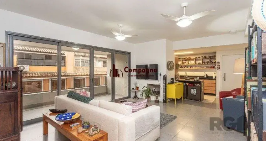 Apartamento no bairro Tristeza de 3 dormitórios e 2 vagas